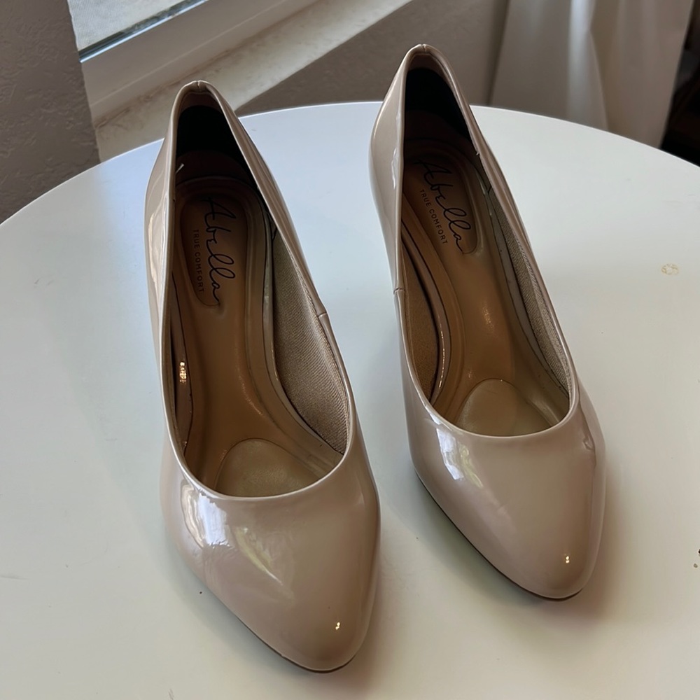 Beige/tan heels, size 6.5